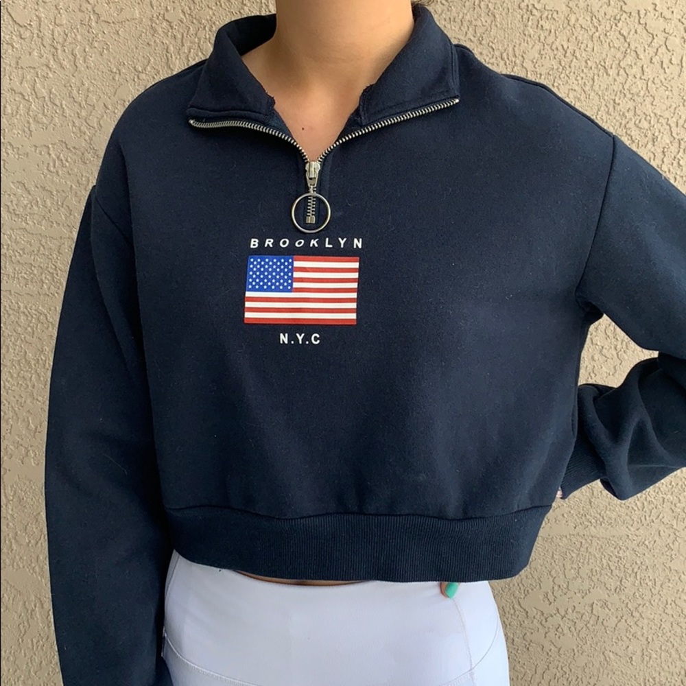 DIVIDED navy blue cropped crew neck